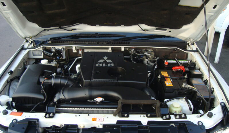 
								2014 Mitsubishi Pajero 3.2 DiDc GLS LWB full									