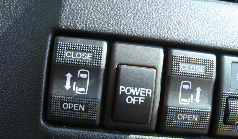 
								2011 Mazda 5 2.0 Individual 6-Speed Manual full									