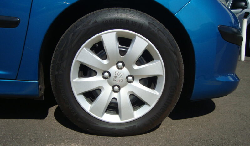 
								2007 Peugeot 207 1.4 X-Line full									